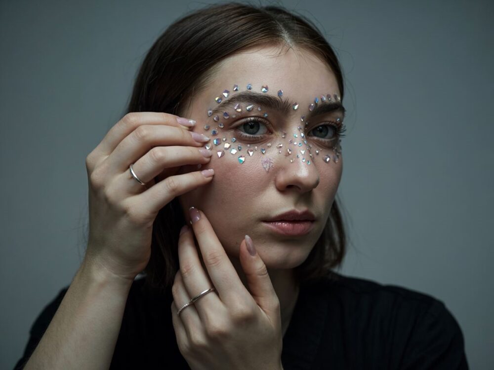 aplikacja kryształków na skórę