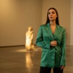 elegancka kobieta w żakiecie