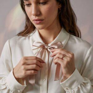 elegancka kokarda na koszuli