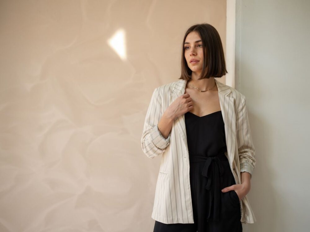 marynarka do czarnej sukienki