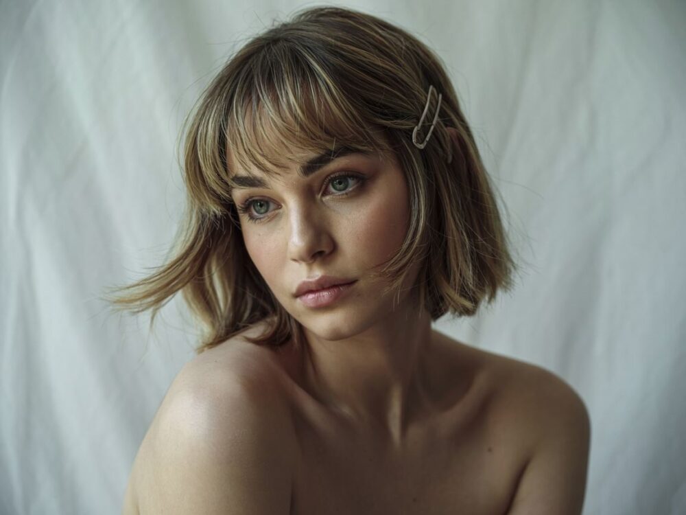 modna fryzura z grzywką