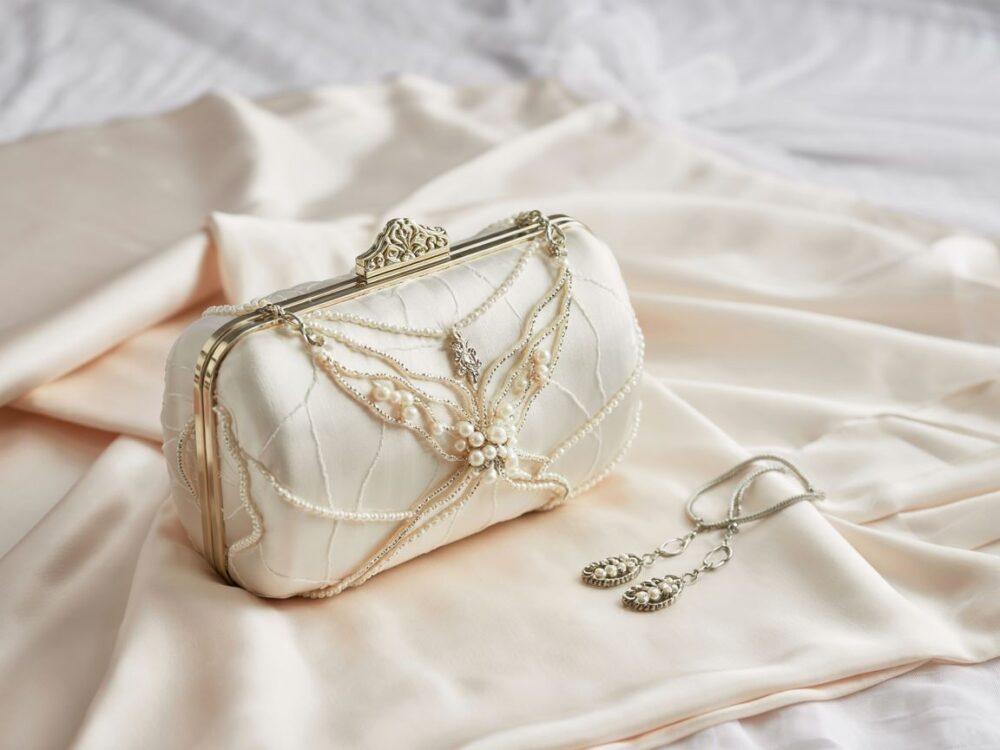 modna torebka ślubna