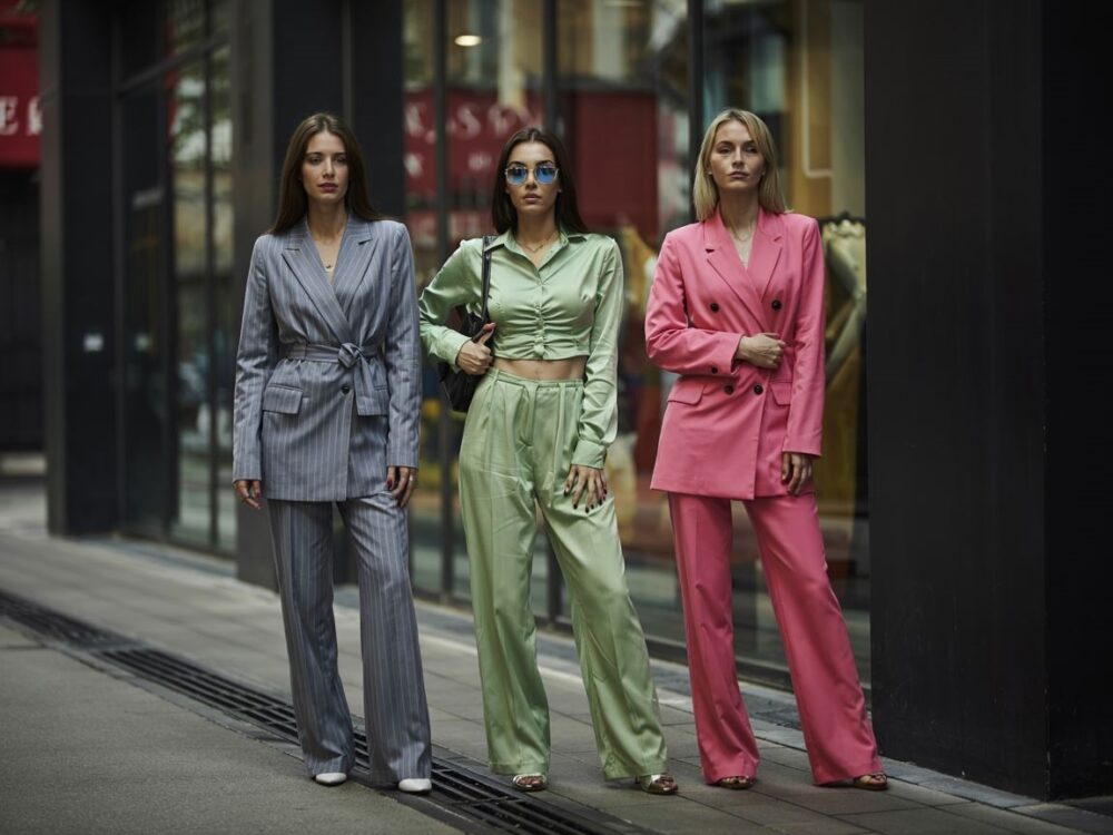 modny kostium damski