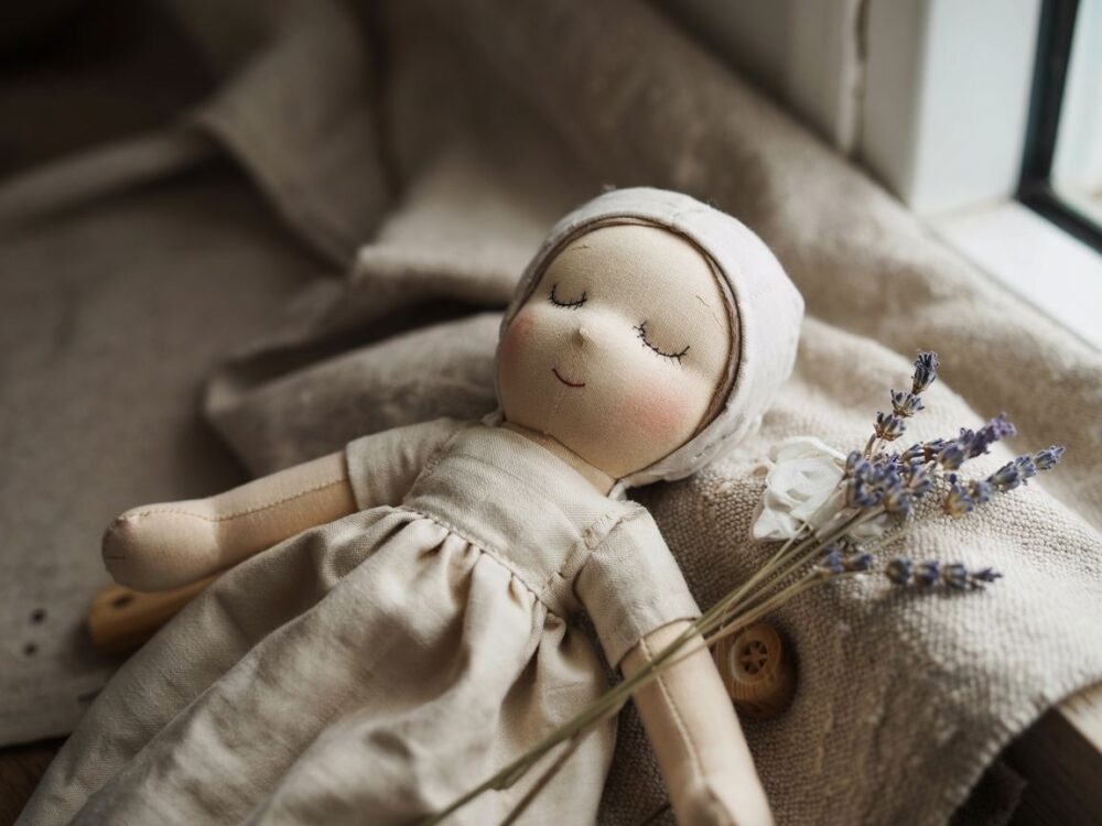 narzędzia krawieckie i tkaniny naturalne