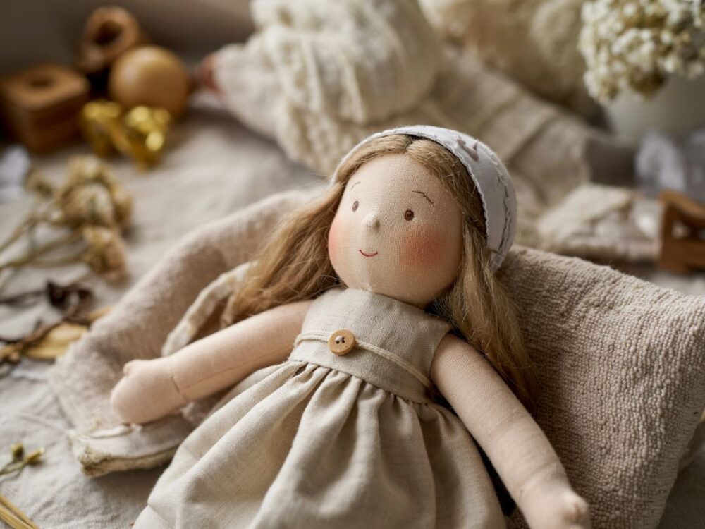 ręcznie szyta lalka waldorfska
