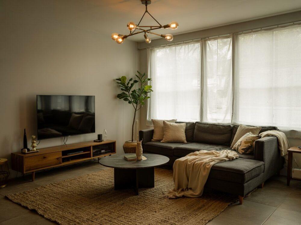 taśmy LED nad ekranem TV